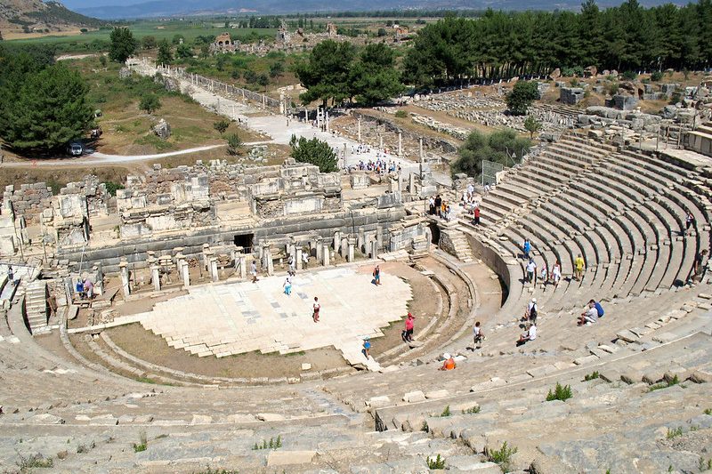 excursiones-desde-estambul (15) Excursiones a la antigua ciudad de Éfeso con salida desde Estambul, incluyendo una visita guiada al Teatro Antiguo de Éfeso, declarado Patrimonio de la Humanidad por la UNESCO. También ofrecemos recorridos arqueológicos por la región del Egeo, una guía de viaje a los sitios históricos de Selçuk e Izmir, rutas culturales por toda Turquía y excursiones de un día para visitas históricas.