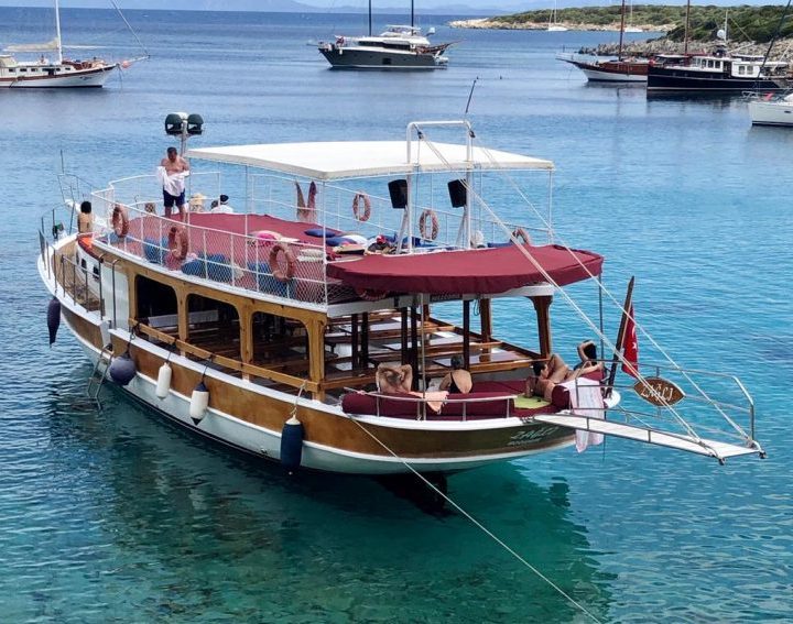 paseo en barco en bodrum